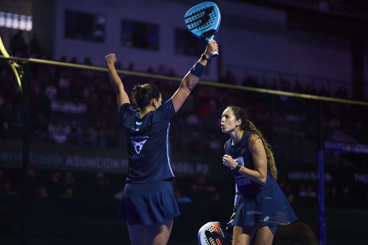 Delfi Brea y Gemma Triay festejan un punto en el Asunción Premier Padel P2