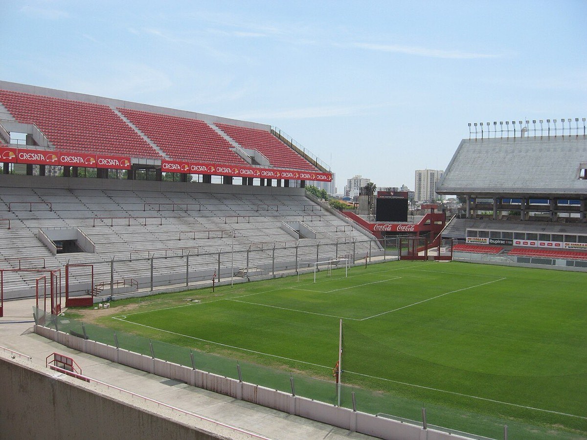 La cancha y las tribunas del estadio Libertadores de América, de Independiente, vistas desde un palco; foto de archivo de 2012 (foto: Jmmuguerza, Wikimedia Commons, licencia CC BY-SA 4.0)