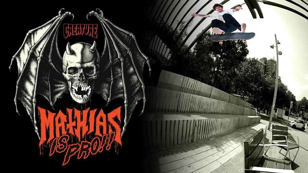 Afiche oficial de Creature que anuncia «Mathias is pro!!», con una calavera con alas de murciélago a la izquierda y, a la derecha, Torres volando en una plaza con bancos