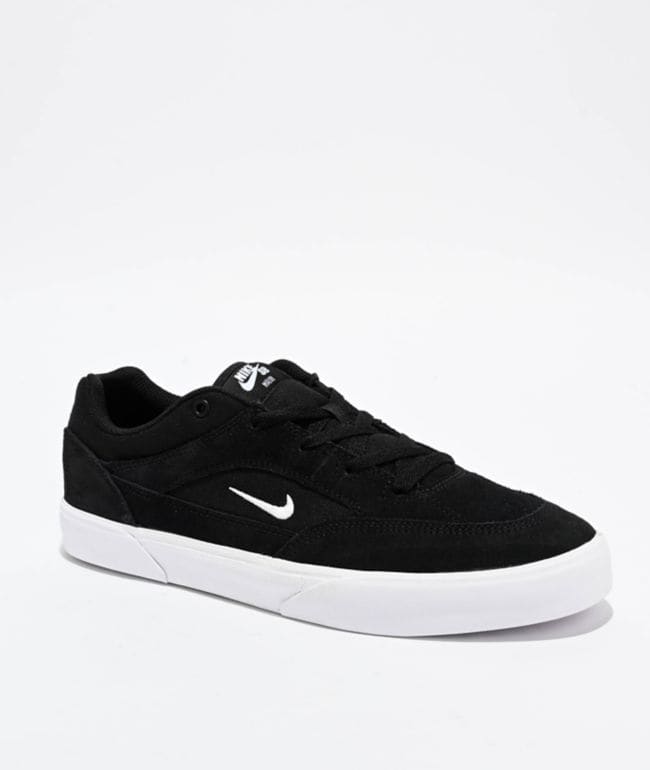 Zapatilla de skate Nike SB Malor de gamuza negra, con pequeño Swoosh blanco bordado y suela blanca